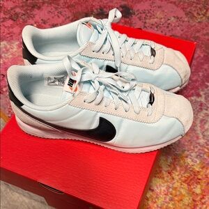 Nike Women's Athletic Shoes - Light Blue and Black size 8.5